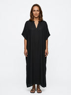 tunic kaftan — On Model - Neutral | Generated by Modelize