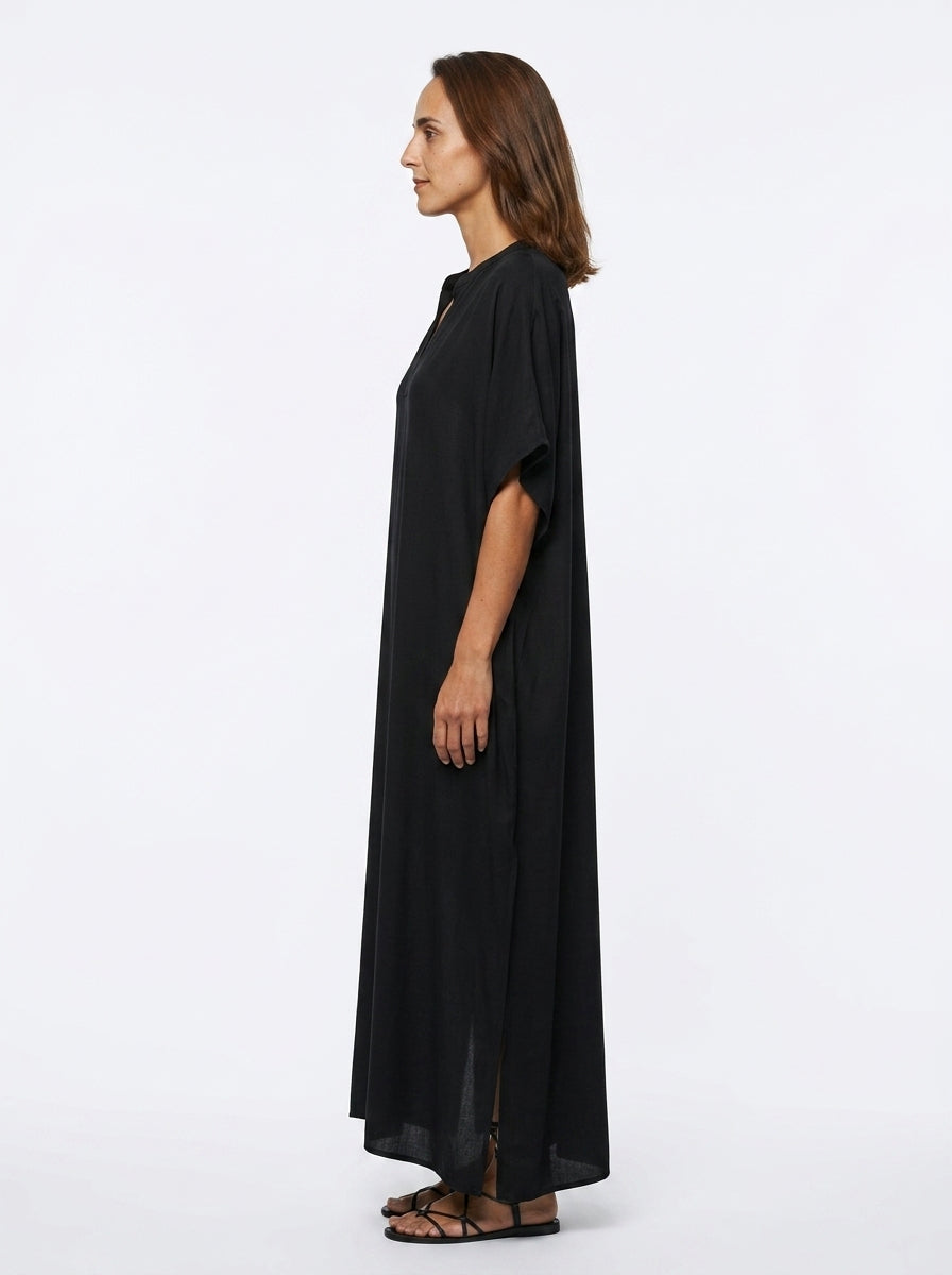 Notched Tunic Kaftan — On Model - Side Profile | Generated by Modelize